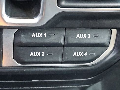 Used 2022 Jeep Wrangler Unlimited Sahara w/ Cold Weather Group image 11