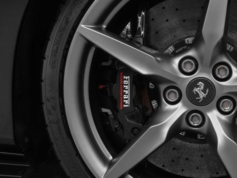 Certified 2021 Ferrari F8 Tributo RWD image 8