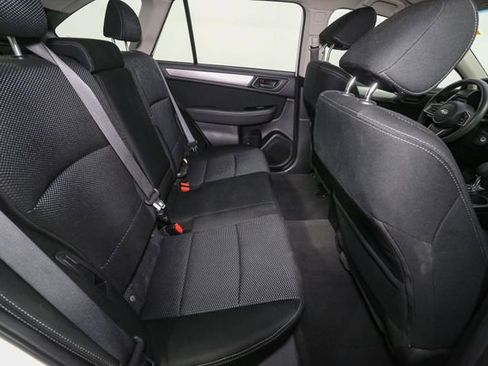 Used 2019 Subaru Outback 2.5i AWD/4WD image 18