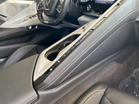 Used 2025 Chevrolet Corvette Z06 RWD image 37