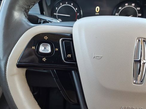 Used 2021 Lincoln Corsair Standard w/ Equipment Group 101A image 15