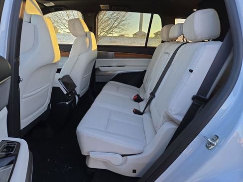 New 2026 Cadillac Vistiq Luxury image 32