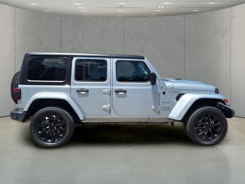 Used 2023 Jeep Wrangler Unlimited Sahara AWD/4WD image 6