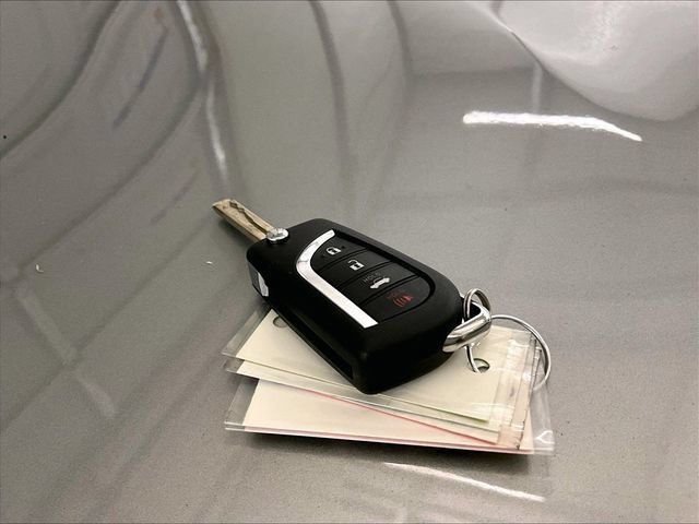 Used 2021 Toyota Camry LE FWD image 9