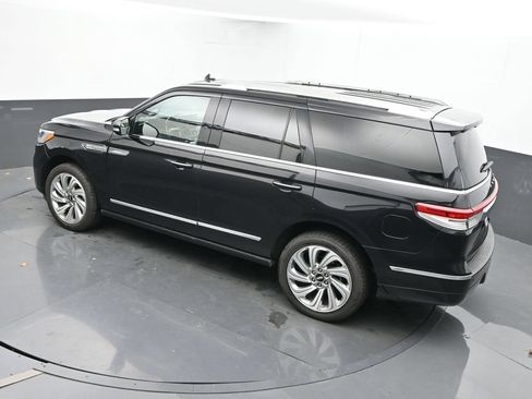 Used 2024 Lincoln Navigator Premiere AWD/4WD image 39
