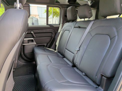 Used 2024 Land Rover Defender 110 S image 33