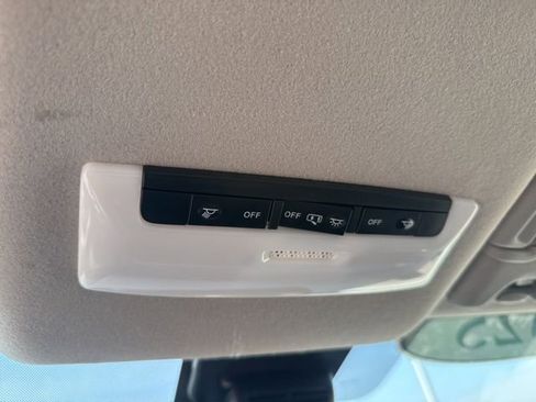 Used 2025 Nissan Versa SV image 29