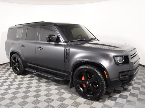 Used 2024 Land Rover Defender 130 X-Dynamic SE AWD/4WD image 8