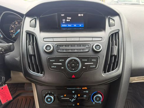 Used 2018 Ford Focus SE FWD image 14