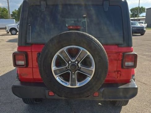 Used 2023 Jeep Wrangler Unlimited Sahara w/ Cold Weather Group AWD/4WD image 5