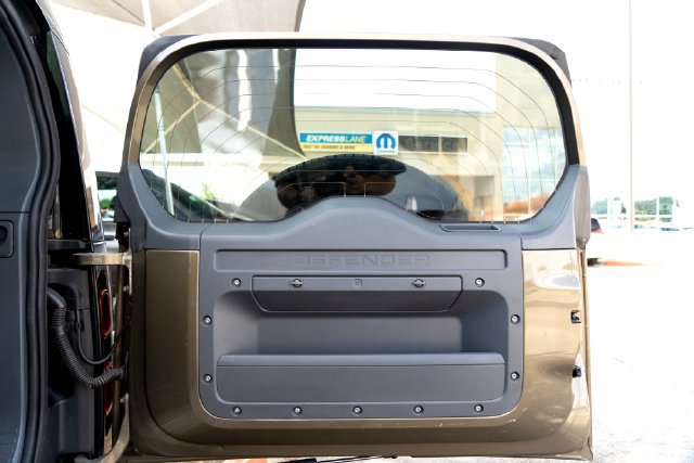 Used 2020 Land Rover Defender 110 First Edition AWD/4WD image 35