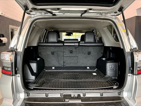 Used 2021 Toyota 4Runner Venture image 25