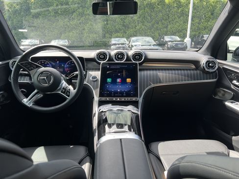 Used 2025 Mercedes-Benz GLC 300 4MATIC image 30