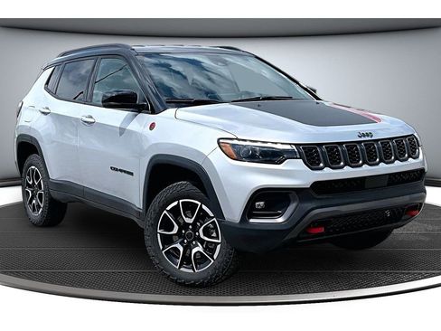 Used 2025 Jeep Compass Trailhawk w/ Trailhawk Elite Group AWD/4WD image 15