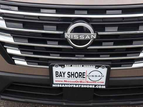 Certified 2025 Nissan Rogue SV AWD/4WD image 34