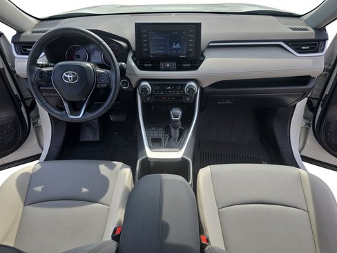 Used 2022 Toyota RAV4 XLE Premium AWD/4WD image 9