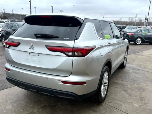 Used 2022 Mitsubishi Outlander ES image 5