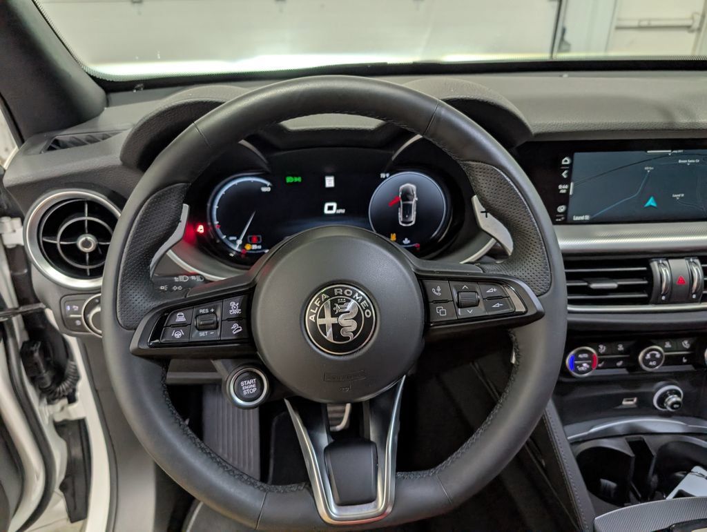 Used 2025 Alfa Romeo Stelvio Sprint w/ Veloce Package AWD/4WD image 17