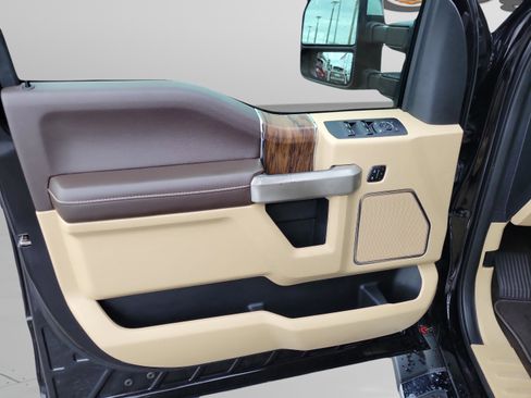 Used 2019 Ford F150 Lariat w/ Equipment Group 502A Luxury image 5