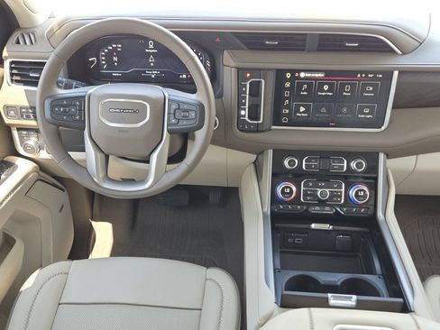 Used 2024 GMC Yukon XL Denali AWD/4WD image 28