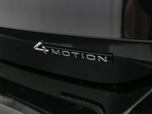 Used 2025 Volkswagen Taos SEL image 11