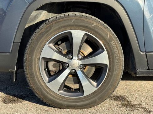 Used 2020 Jeep Cherokee Limited image 32