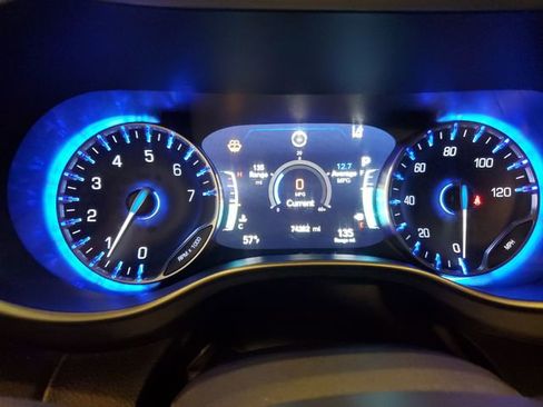 Used 2023 Chrysler Pacifica Touring-L FWD image 17