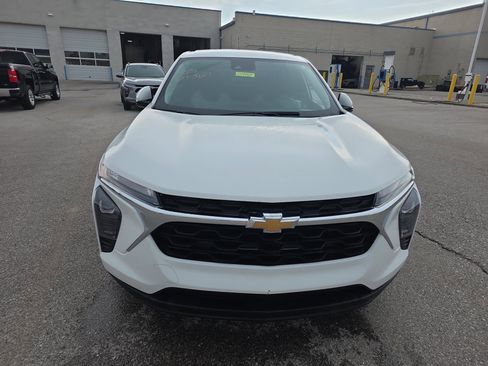 Used 2024 Chevrolet Trax LS w/ LS Convenience Package image 8