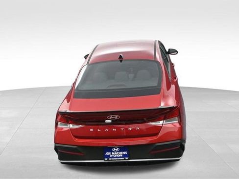 Used 2025 Hyundai Elantra Sport FWD image 27