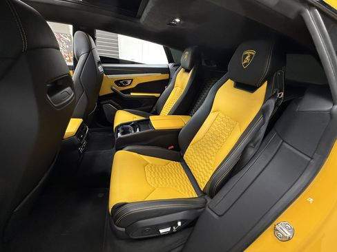 Used 2019 Lamborghini Urus AWD/4WD image 25