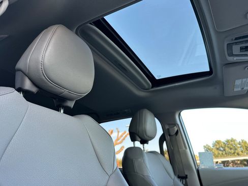 Used 2022 Toyota Sienna XLE image 21