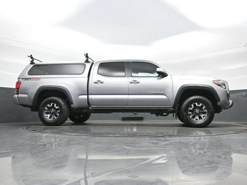 Used 2018 Toyota Tacoma TRD Off-Road w/ Technology Package AWD/4WD image 30