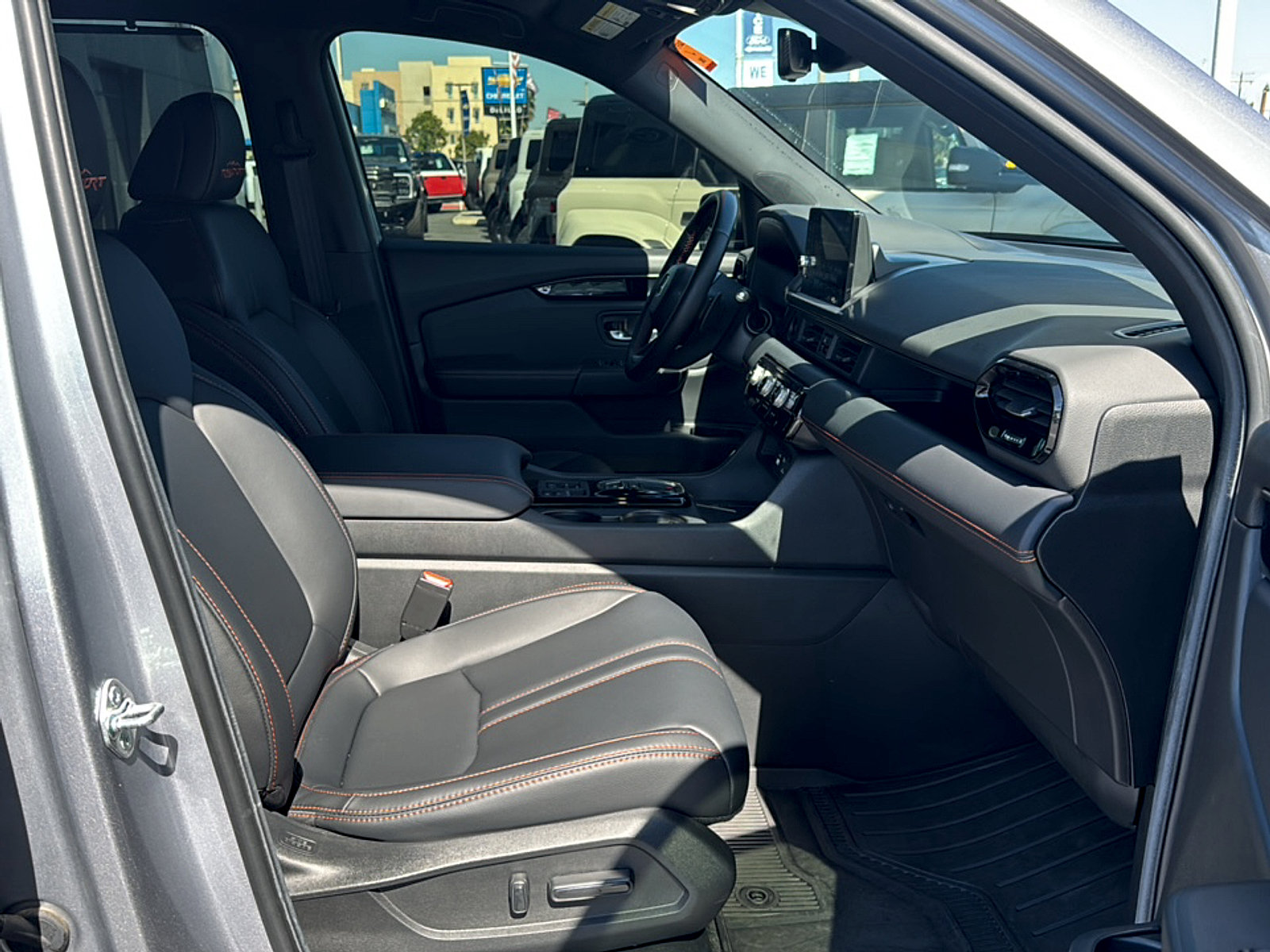 Used 2025 Honda Pilot TrailSport image 6