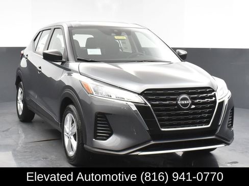 Used 2025 Nissan Kicks Play S image 1