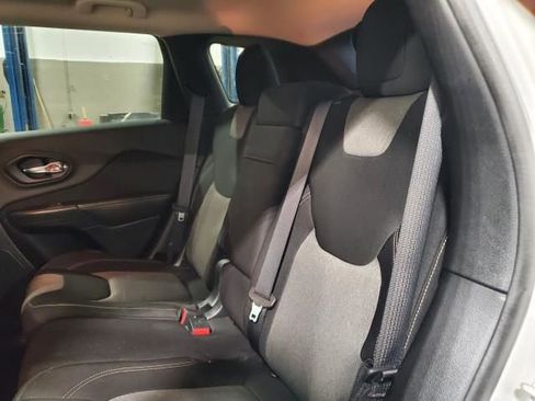 Used 2014 Jeep Cherokee Latitude w/ Comfort/Convenience Group image 13