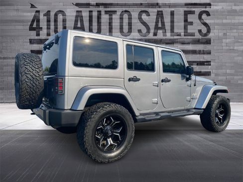 Used 2017 Jeep Wrangler Unlimited Sahara w/ Connectivity Group image 3