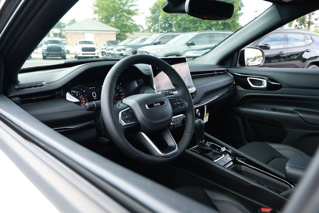 New 2026 Jeep Compass Latitude AWD/4WD image 23