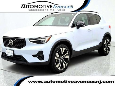 Used 2024 Volvo XC40 B5 Plus w/ Protection Package Premier AWD/4WD image 1