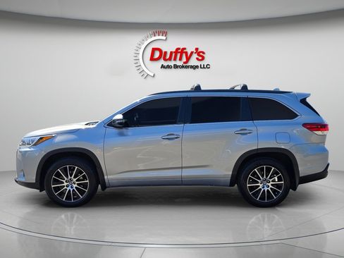 Used 2017 Toyota Highlander SE AWD/4WD image 18