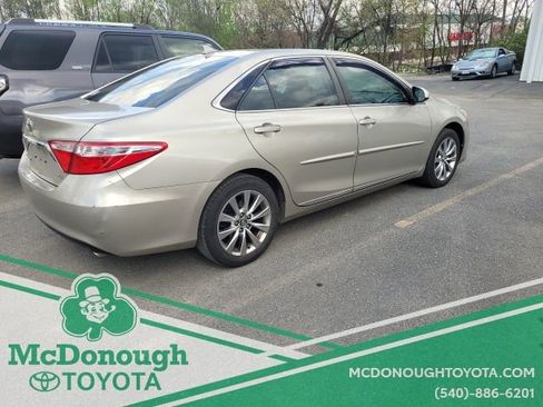 Used 2017 Toyota Camry XLE w/ Moonroof Package image 5