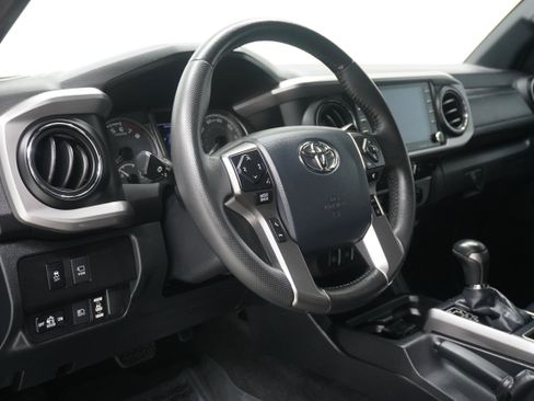 Used 2020 Toyota Tacoma Limited AWD/4WD image 9