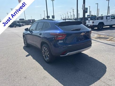 Used 2024 Chevrolet Trax LT w/ Driver Confidence Package FWD image 5