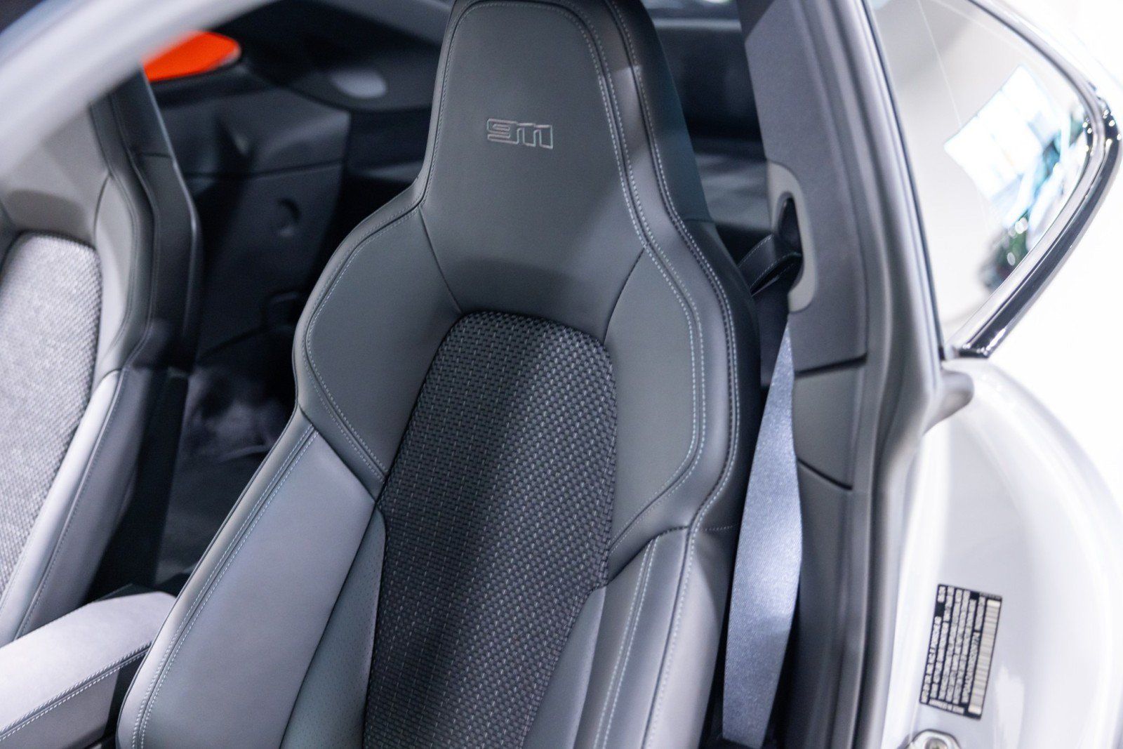 Used 2024 Porsche 911 Carrera T RWD image 39