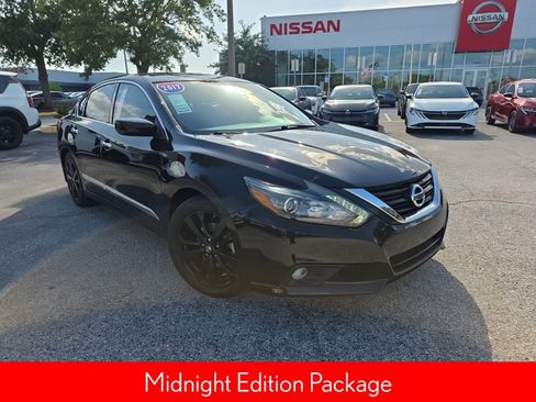 Used 2017 Nissan Altima 2.5 SR w/ Midnight Edition Package FWD image 3
