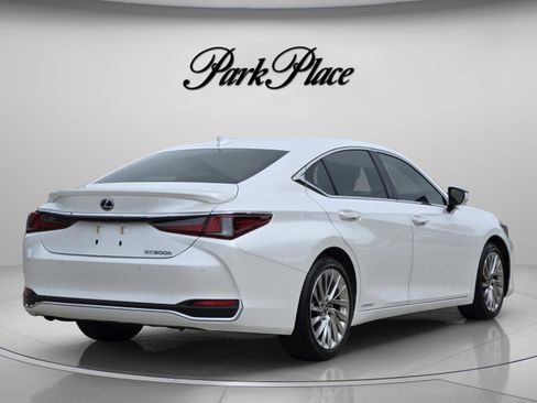 Used 2019 Lexus ES 300h w/ Accessory Package 2 FWD image 5