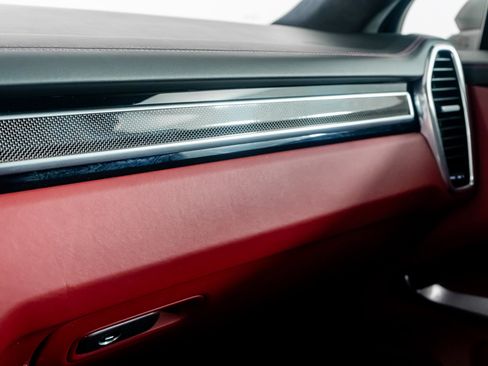 Used 2022 Porsche Cayenne Turbo image 50