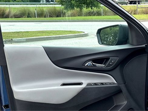 Used 2024 Chevrolet Equinox LS w/ LS Convenience Package FWD image 8