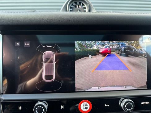 Used 2026 Porsche Macan image 32