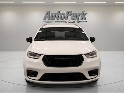 New 2026 Chrysler Pacifica Select w/ S Appearance Package