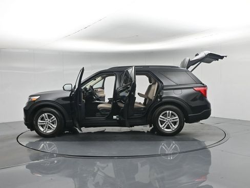 Used 2024 Ford Explorer XLT w/ Equipment Group 202A RWD image 40